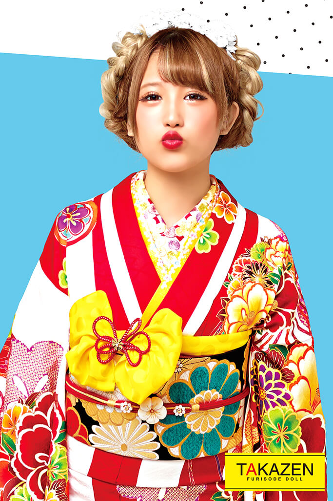 個性的かわいいレトロポップ古典 華やかストライプ 赤 白 黄 レトロ 成人式は個性的なレトロ振袖 成人式振袖 卒業式 袴レンタル 前撮りなら Takazen 大阪 梅田 心斎橋 堺 兵庫 神戸 奈良の店舗へ