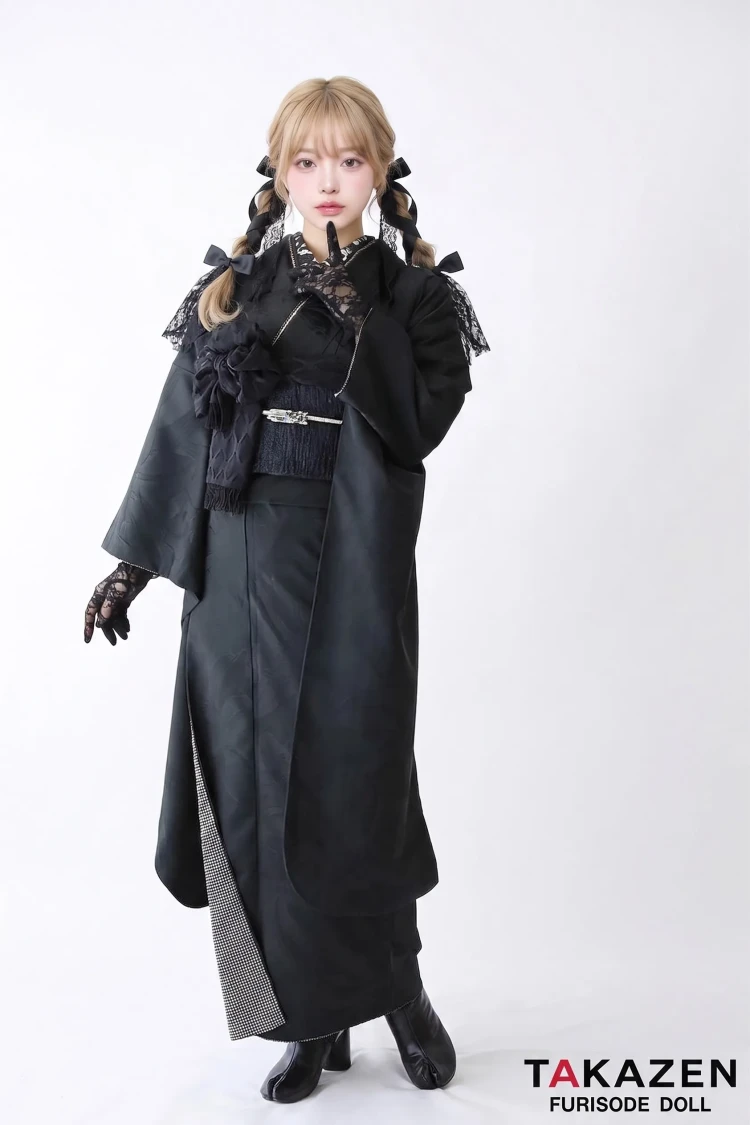 TAKAZENのレンタル振袖 レトロ 黒 無地 おしゃれ かっこいい振袖 人と被らない ブーツスタイル ブラックコーデ【通販可】21038