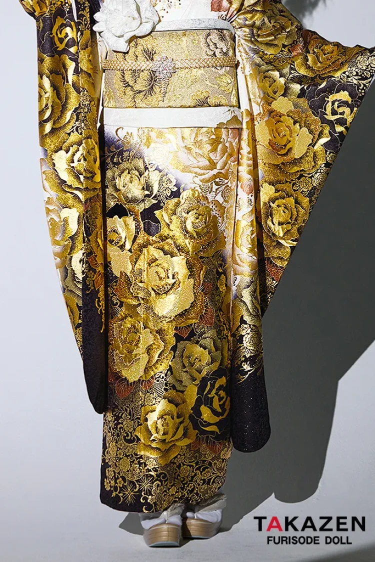 TAKAZENのレンタル振袖 グラマラス　白/黒/ゴールド(金色)　バラ柄　派手　1番目立つ　ギャル振袖　スワロフスキー史上最多数　キラキラ　ゴージャス　香川るな【通販可】21050