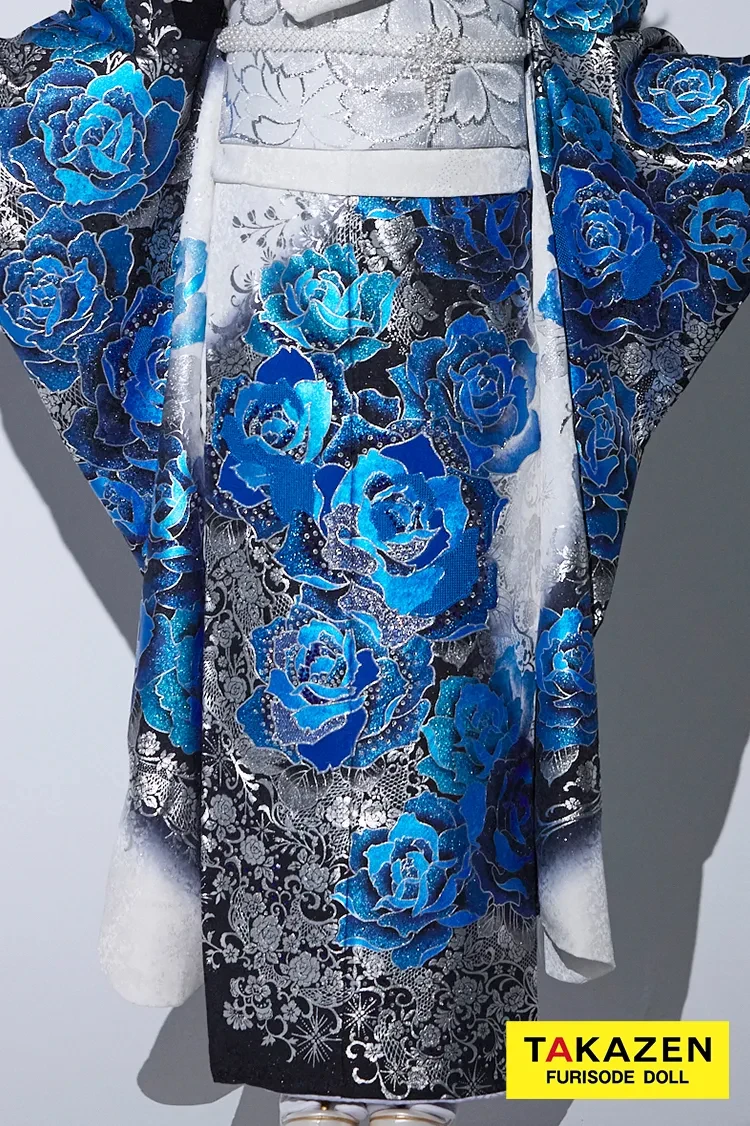 TAKAZENのレンタル振袖 クール系 青(ブルー)/白/黒 薔薇柄 ギャル系 派手 一番目立つ キラキラ振袖 豪華 スワロフスキー付き 柄多い かっこいい 谷田ラナ【通販可】 21051