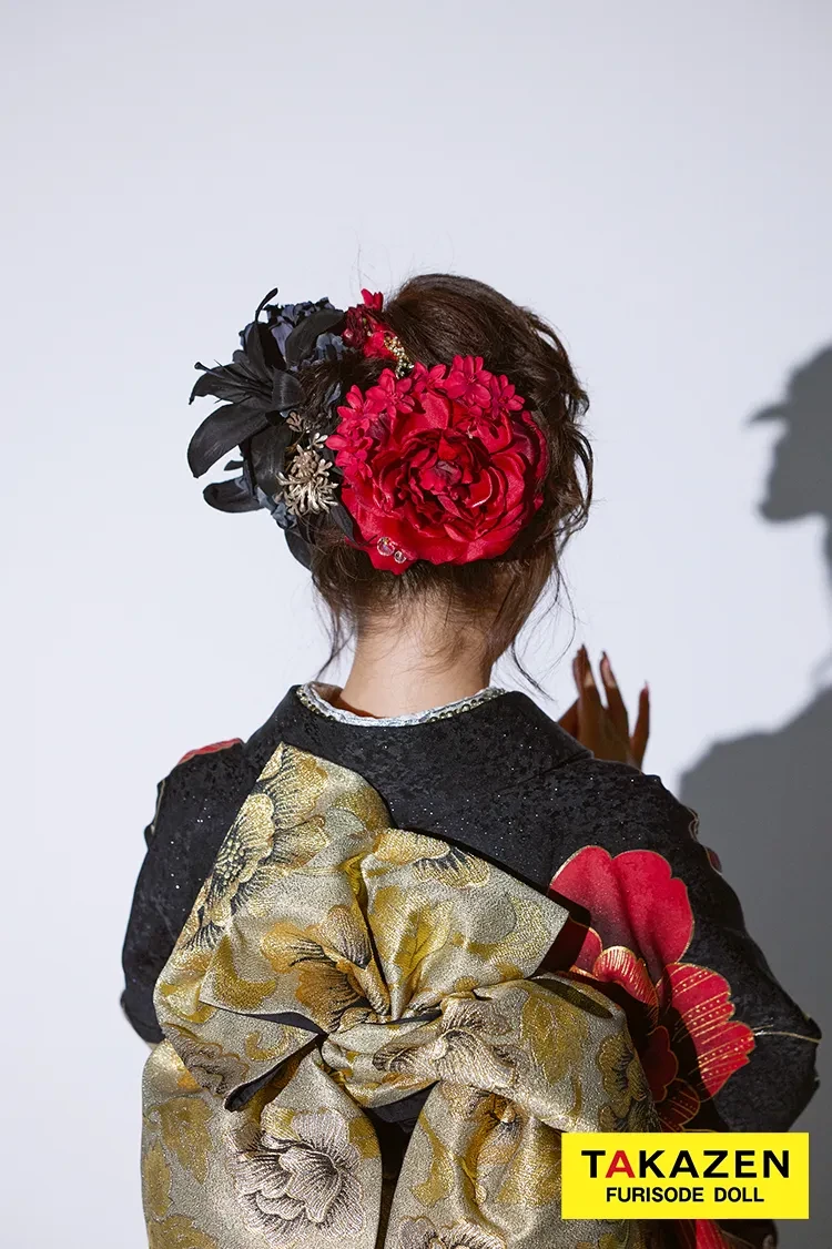 TAKAZENのレンタル振袖 モード系グラマラス 赤/黒/金 バラ/大柄 派手かわいい キラキラ 目立つ ギャル振袖 グラマラス スワロフスキー付き かっこいい 谷田ラナ【通販可】 32103