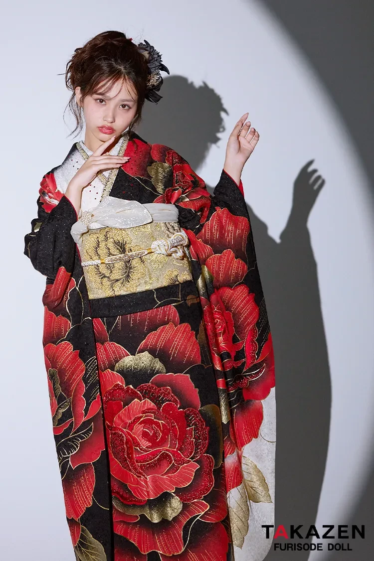 TAKAZENのレンタル振袖 モード系グラマラス 赤/黒/金 バラ/大柄 派手かわいい キラキラ 目立つ ギャル振袖 グラマラス スワロフスキー付き かっこいい 香川るな【通販可】 32103