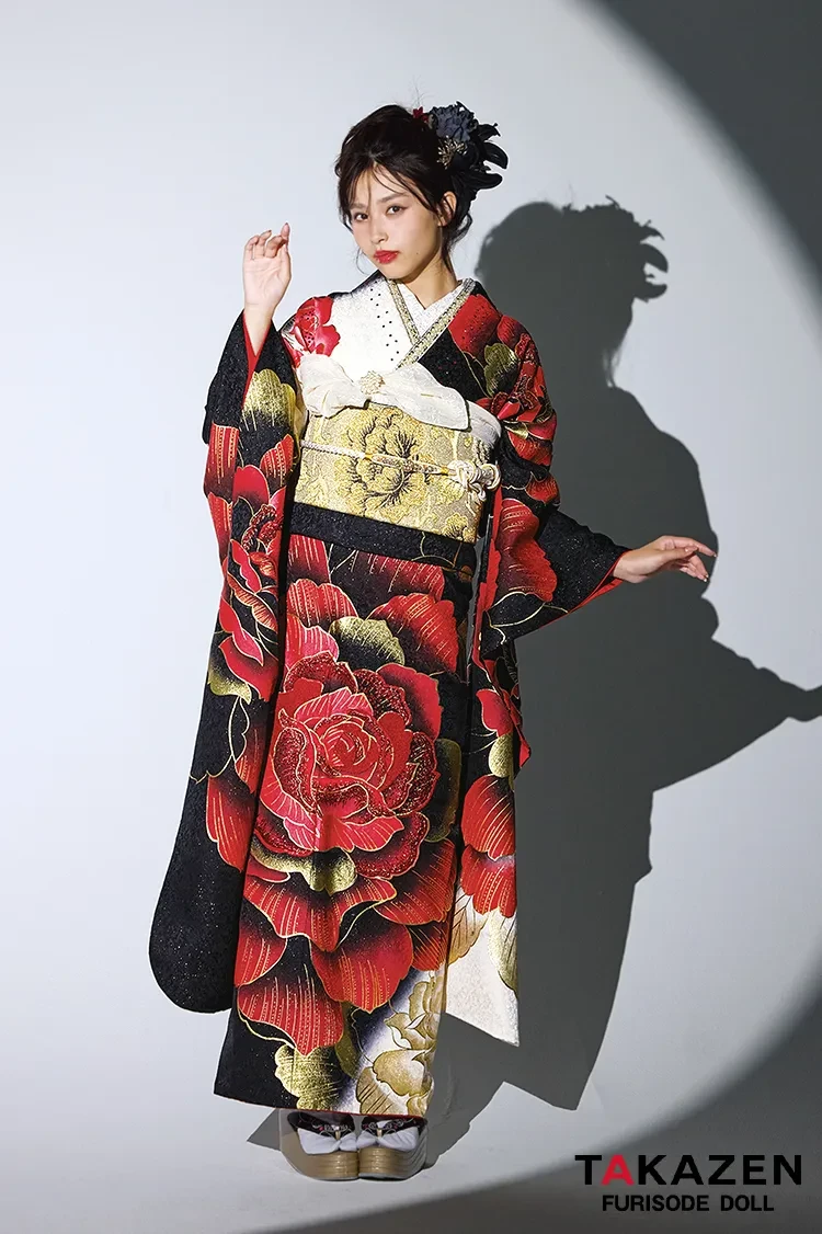 TAKAZENのレンタル振袖 モード系グラマラス 赤/黒/金 バラ/大柄 派手かわいい キラキラ 目立つ ギャル振袖 グラマラス スワロフスキー付き かっこいい 谷田ラナ【通販可】 32103