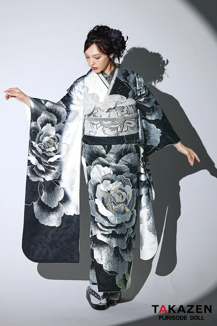 TAKAZENのレンタル振袖 クール系 黒/シルバー(銀色) 薔薇柄 一番人気 派手 目立つ かっこいい振袖 クール キラキラスワロフスキー付き ギャル 香川るな【通販可】32105