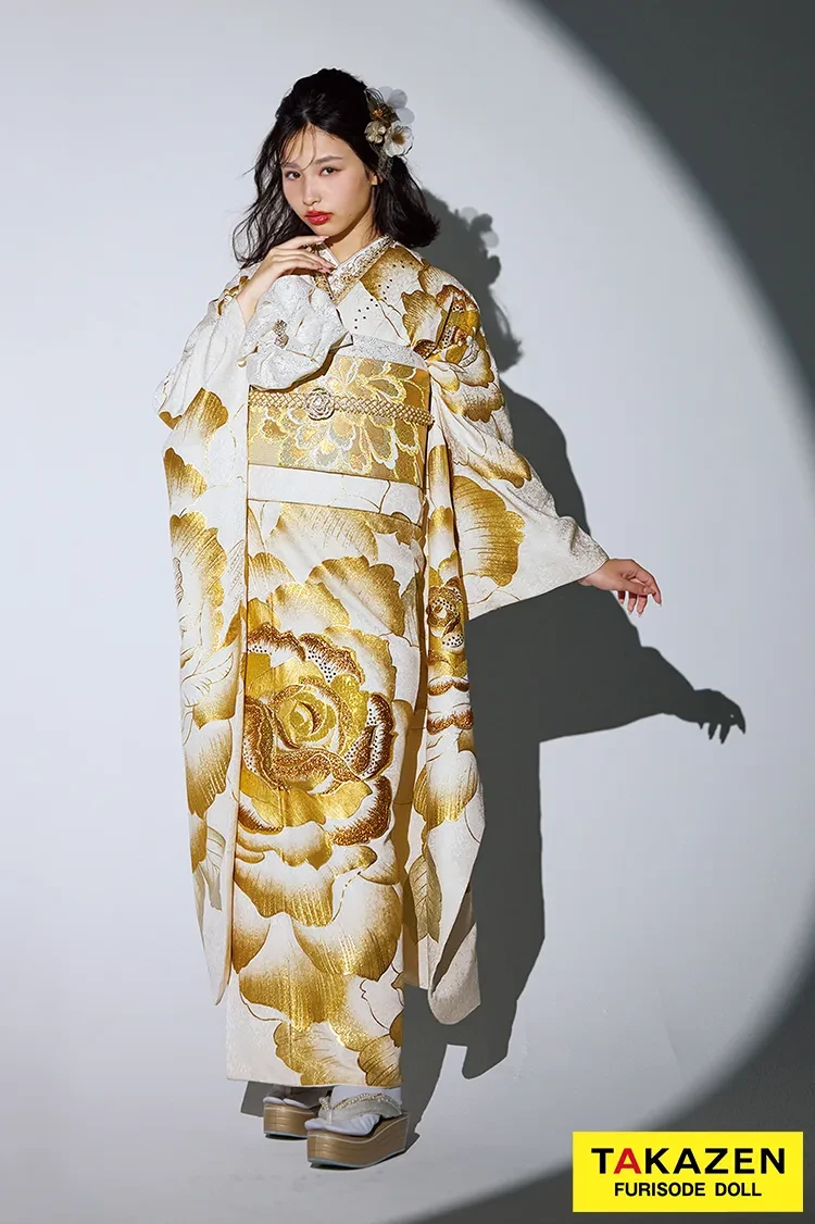 TAKAZENのレンタル振袖 モード系　白金(ゴールド)　薔薇柄/大柄　きれいめ　派手　かっこいい振袖　人と被らない　キラキラスワロフスキー付き　ギャル　目立つ　谷田ラナ【通販可】32107