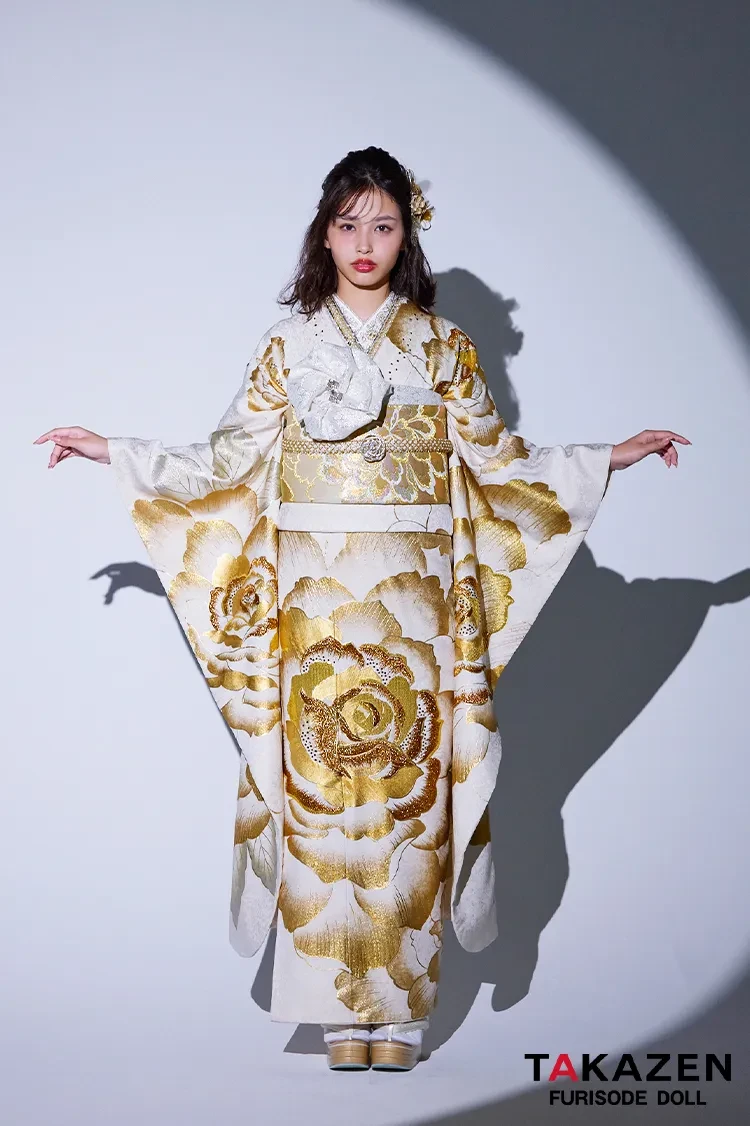 TAKAZENのレンタル振袖 モード系 白金(ゴールド) 薔薇柄/大柄 きれいめ 派手 かっこいい振袖 人と被らない キラキラスワロフスキー付き ギャル 目立つ 谷田ラナ【通販可】32107