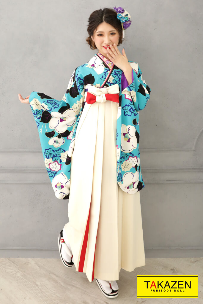 TAKAZENのレンタル袴 個性的レトロモダン(可愛い椿柄)　白/ブルー(水色)　R32024【通販可】