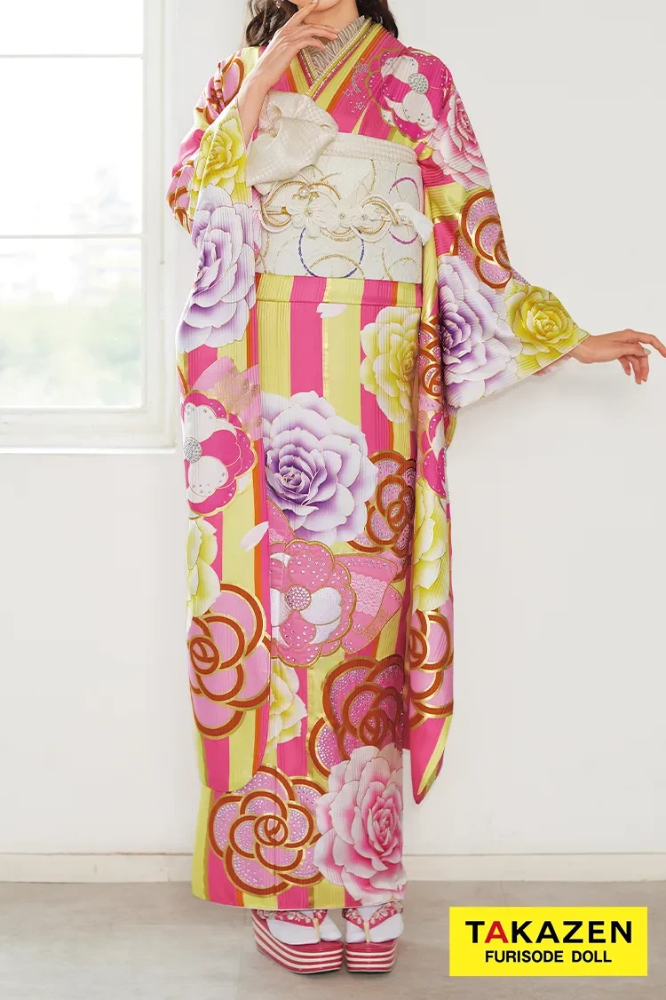 TAKAZENのレンタル振袖 ヘップバーン　ピンク/黄色　カメリア柄　お洒落な洋風振袖　ブーツコーデ　かわいい　キラキラスワロフスキー付き【通販可】29004