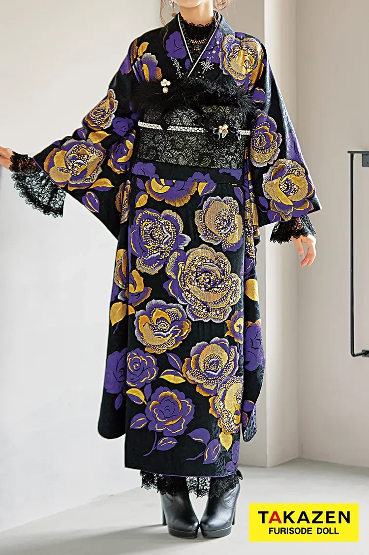 TAKAZENのレンタル振袖 高級ヘップバーン　紫/黒　薔薇柄　ゴージャス　派手　エレガント　セレブ　ブーツコーデ　キラキラスワロフスキー　レースインナー【通販可】32029