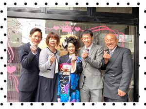 前撮り　モードカッコいい　黒地　家族写真