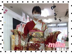 takazen　赤色　古典柄　白地　振袖