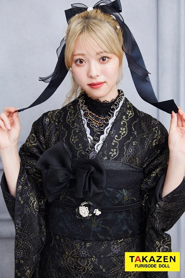TAKAZENのレンタル振袖 格安！ヴィンテージスタイル　黒/ブラック　総レース　おしゃれ振袖　ブーツスタイル　レース小物コーデ【通販可】23013