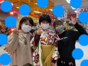 TAKAZEN 神戸　袴レンタル　カワイイ　レトロポップ　現代的　白　黄緑　からし　カラシ　