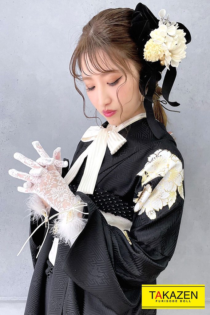 TAKAZENのレンタル振袖 ヴィンテージスタイル　黒/白/黒ベース　小さめ桜柄　大人っぽかわいい　シンプル振袖【通販可】YK174