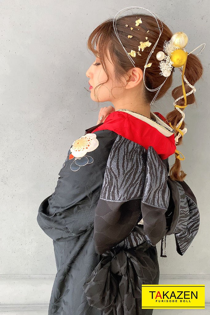 TAKAZENのレンタル振袖 ヴィンテージスタイル　黒/赤　ワンポイント柄　シンプル　シック　ツートンカラー　ブーツスタイル【通販可】YK177