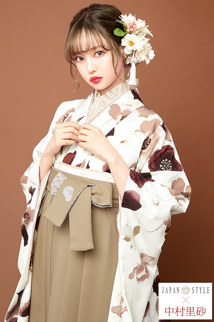 卒業式袴レンタル 通販可 大人っぽかわいいレトロ Japan Style 中村里砂 白 オフホワイト ブラウン R215 レトロ 振袖 袴レンタルなら Takazen 大阪 心斎橋 堺 兵庫 神戸 奈良の店舗へ