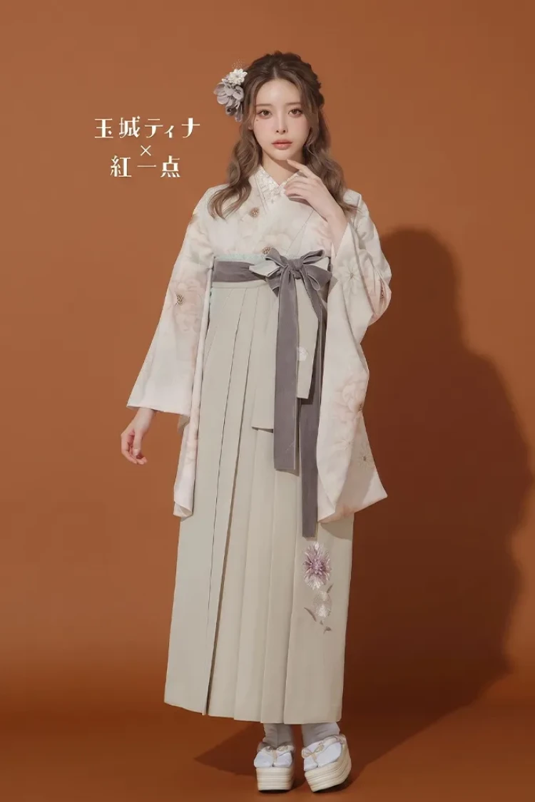 TAKAZENのレンタル袴 玉城ティナ×紅一点ブランド袴 ベージュ/淡い色/くすみカラー 乱菊柄 おしゃれ 可愛らしい トレンド【通販可】R22018