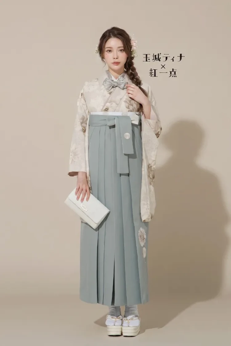 TAKAZENのレンタル袴 玉城ティナ×紅一点ブランド袴　グレー/ベージュ/淡い色　乱菊柄　ヴィンテージスタイル　リボン半衿　優しい色【通販可】R22019