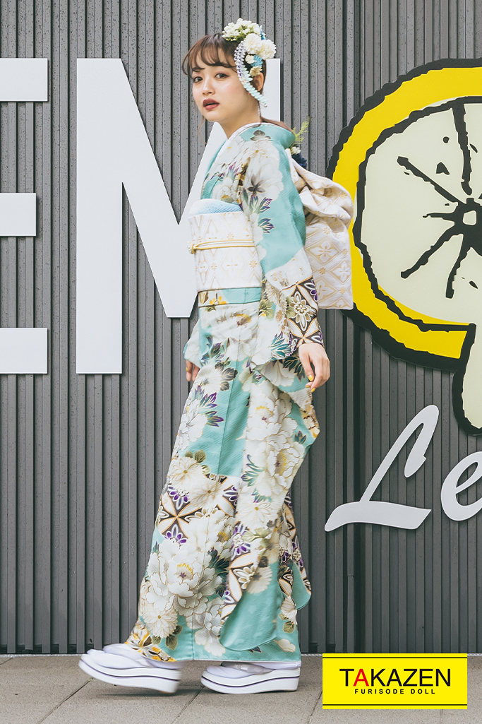 人気の淡色ヴィンテージ振袖 かわいいパステルカラー 白 ブルー 水色 K353 振袖 袴レンタルなら Takazen 大阪 心斎橋 堺 兵庫 神戸 奈良の店舗へ