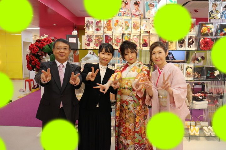 TAKAZEN　タカゼン　モード　黒色　青色　派手　キラキラ　振袖　成人式　レンタル