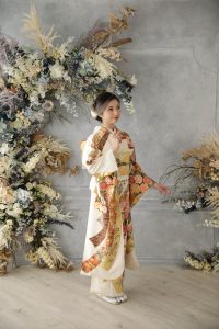 ヴｨンテージ　くすみ　振袖レンタル