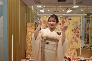 ヴｨンテージ　くすみ　振袖レンタル