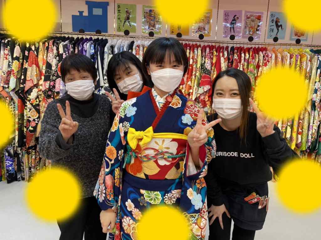 TAKAZEN　タカゼン　モード　黒色　青色　派手　キラキラ　振袖　成人式　レンタル