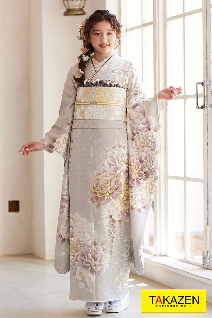 流行りのダスティーカラー着物 假屋崎省吾デザイン くすみグレー 23年新作 成人式振袖 卒業式袴レンタル 前撮りなら Takazen 大阪 梅田 心斎橋 堺 兵庫 神戸 奈良の店舗へ