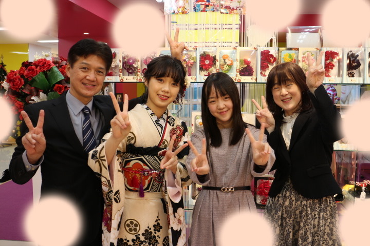 TAKAZEN　タカゼン　モード　黒色　青色　派手　キラキラ　振袖　成人式　レンタル