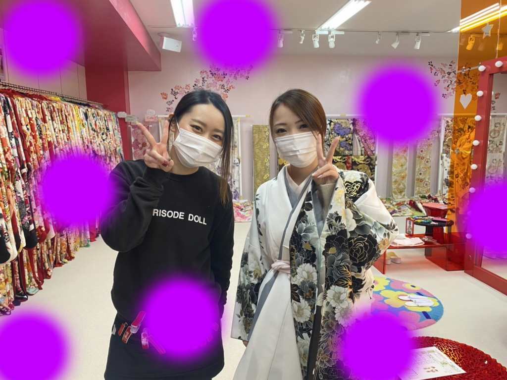 【TAKAZEN神戸店】♡2日　振袖コーデ紺色×ピンクの古典柄☆白・黒のモードのカッコイイ袴の姫ちゃん♡