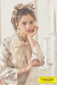 振袖　可愛い　ベージュ　成人式　人気　くすみ