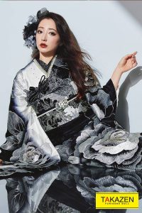 カッコイイ　可愛い　派手　華やか　キラキラ　目立つ　シルバー