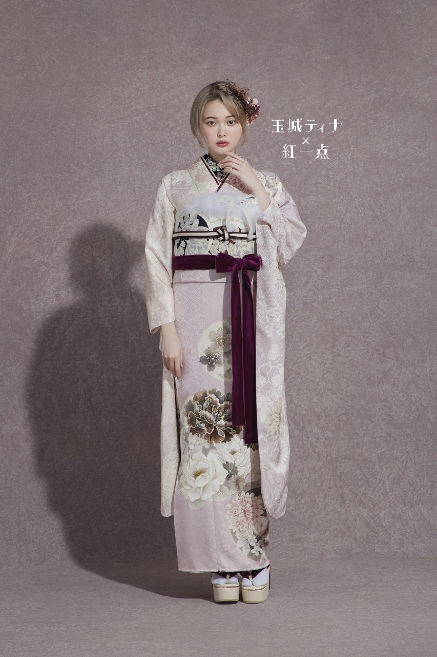 TAKAZENのレンタル振袖 【玉城ティナ×紅一点】薄ピンク/ダスティーピンク　今どき　アンティーク調　淡い色着こなし　　【通販可】K292