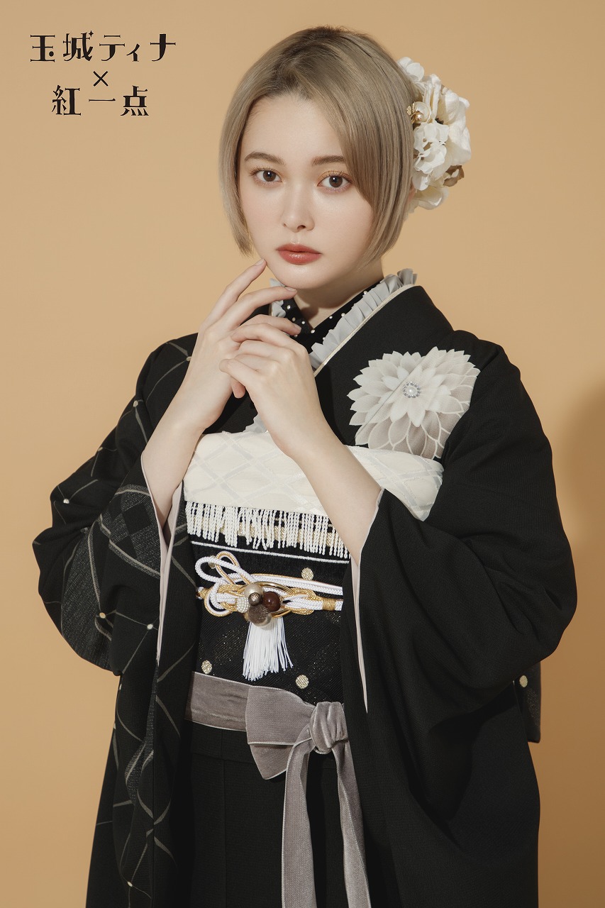 玉城ティナ 紅一点 人気 大人かわいいシンプルアンティークレトロ 黒 白 K298 通販可 成人式振袖 卒業式袴レンタル 前撮りなら Takazen 大阪 梅田 心斎橋 堺 兵庫 神戸三宮 奈良の店舗へ