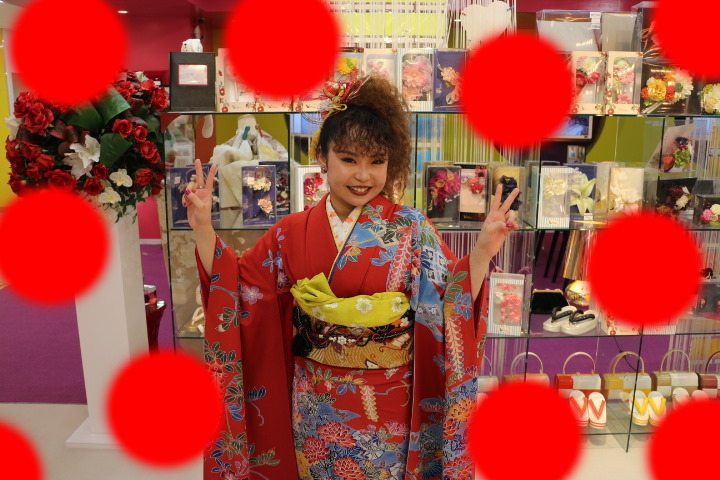 TAKAZEN　タカゼン　モード　黒色　青色　派手　キラキラ　振袖　成人式　レンタル