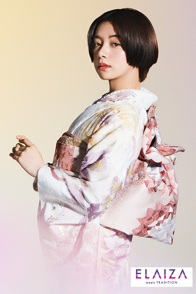 池田エライザ着用淡色いまどき振袖(くすみカラー)　薄い色/白/ピンク　K446