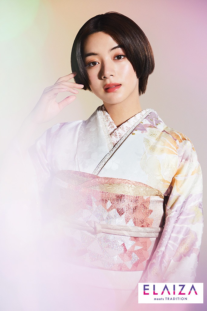 TAKAZENのレンタル振袖 池田エライザ振袖　薄い色/白/ピンク　淡い色/可愛い/くすみカラー/大人っぽい/落ち着いた【通販可】K446