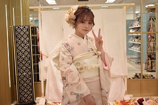 ヴｨンテージ　くすみ　振袖レンタル