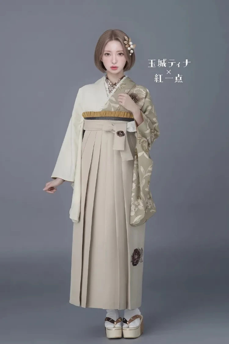 TAKAZENのレンタル袴 玉城ティナ×紅一点ブランド袴 ベージュ/白 洋風 かわいい おしゃれ ワントーンコーデ 今どき【通販可】R23040
