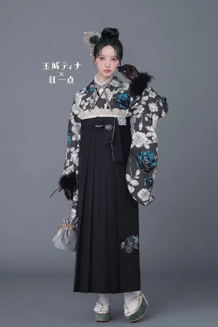 TAKAZENのレンタル袴 玉城ティナ×紅一点ブランド袴 グレー/青/ダスティーカラー シック エレガント グローブ お洒落な着こなし【通販可】R23043