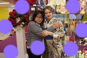 TAKAZEN　タカゼン　モード　黒色　青色　派手　キラキラ　振袖　成人式　レンタル