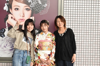 成人式　振袖　古典柄　ご家族様ショット
