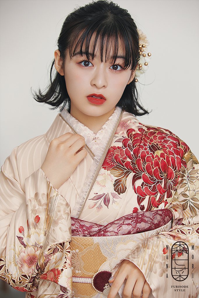 TAKAZENのレンタル振袖 森七菜着用♥ベージュ/淡い色/オフカラー　乱菊柄　控え目　クラシック　アンティーク調　　【通販可】K566