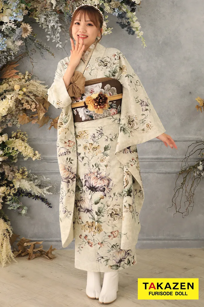 TAKAZENのレンタル振袖 くすみカラーガーリー　ベージュ/くすみ系　花柄　おしゃれ　シンプル　JILLSTUART(ジルスチュアート)振袖　ブーツスタイル【通販可】　K622
