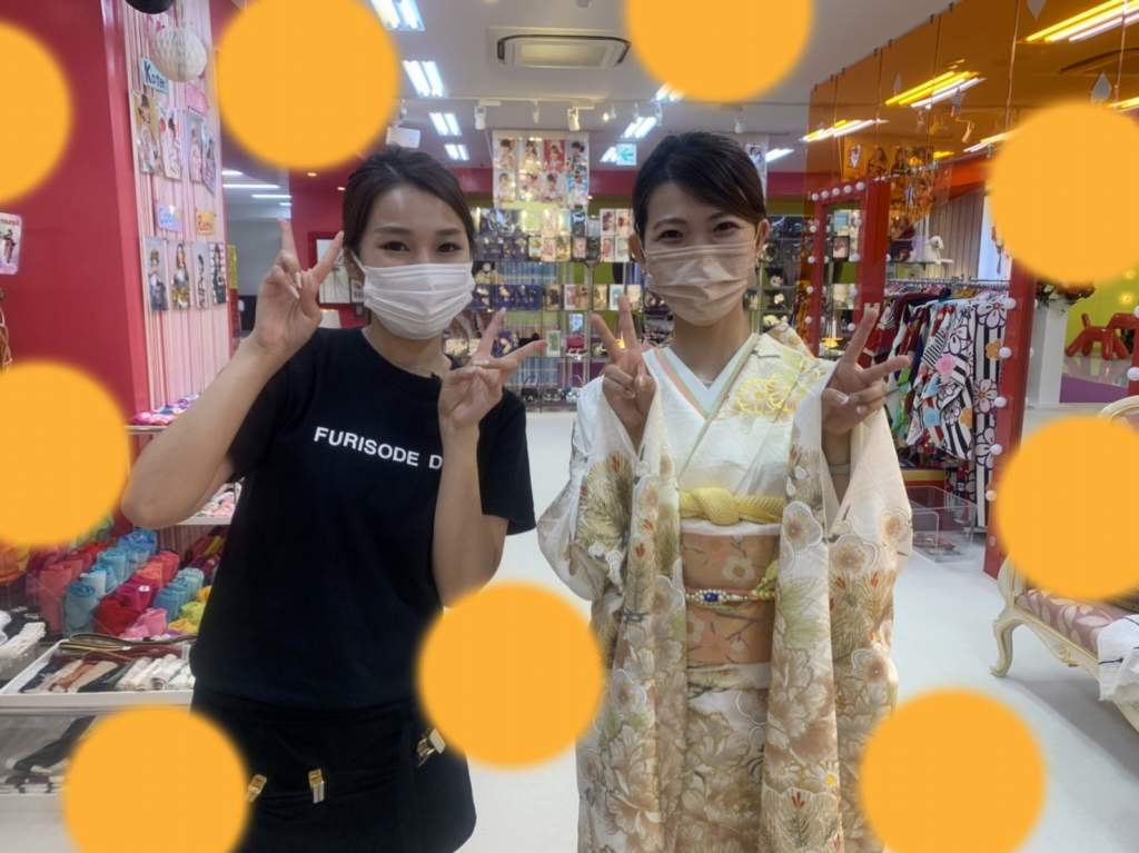 【TAKAZEN神戸店】♡4日　顧客様も２回目レンタルで振袖選び♡白×金の古典柄の振袖姫ちゃん♡