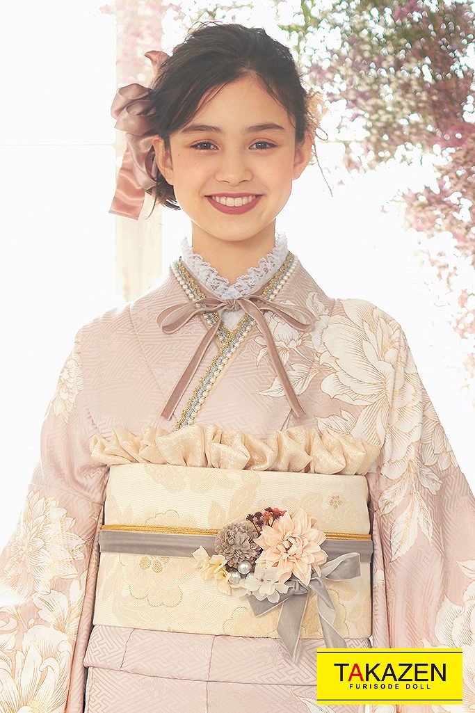 薄い色　かわいい振袖