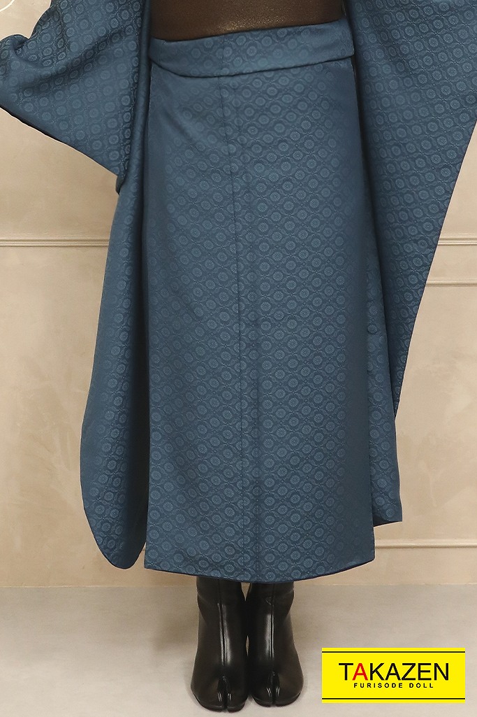 TAKAZENのレンタル振袖 ヴィンテージスタイル　青/紺　シンプル柄　人気無地振袖　足袋ブーツスタイル　統一感のある着こなし【通販可】YK237