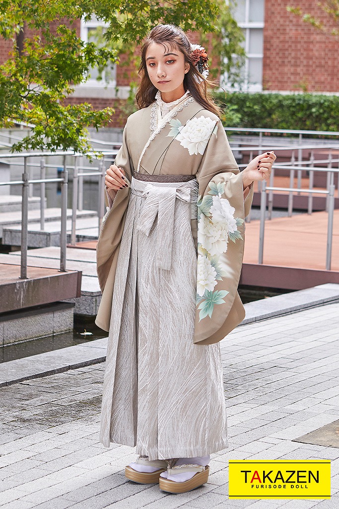 TAKAZENのレンタル袴 シンプルで大人っぽい正統派古典柄袴　ベージュ　V23078【通販可】