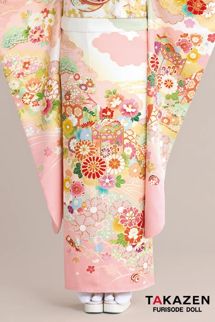 TAKAZENのレンタル振袖 正統派古典柄振袖 吉澤織物/最高級金彩手描友禅 白/ピンク 菊柄/貝桶柄 はんなりかわいい 清楚 おしとやか 佐藤不二子【通販可】23026