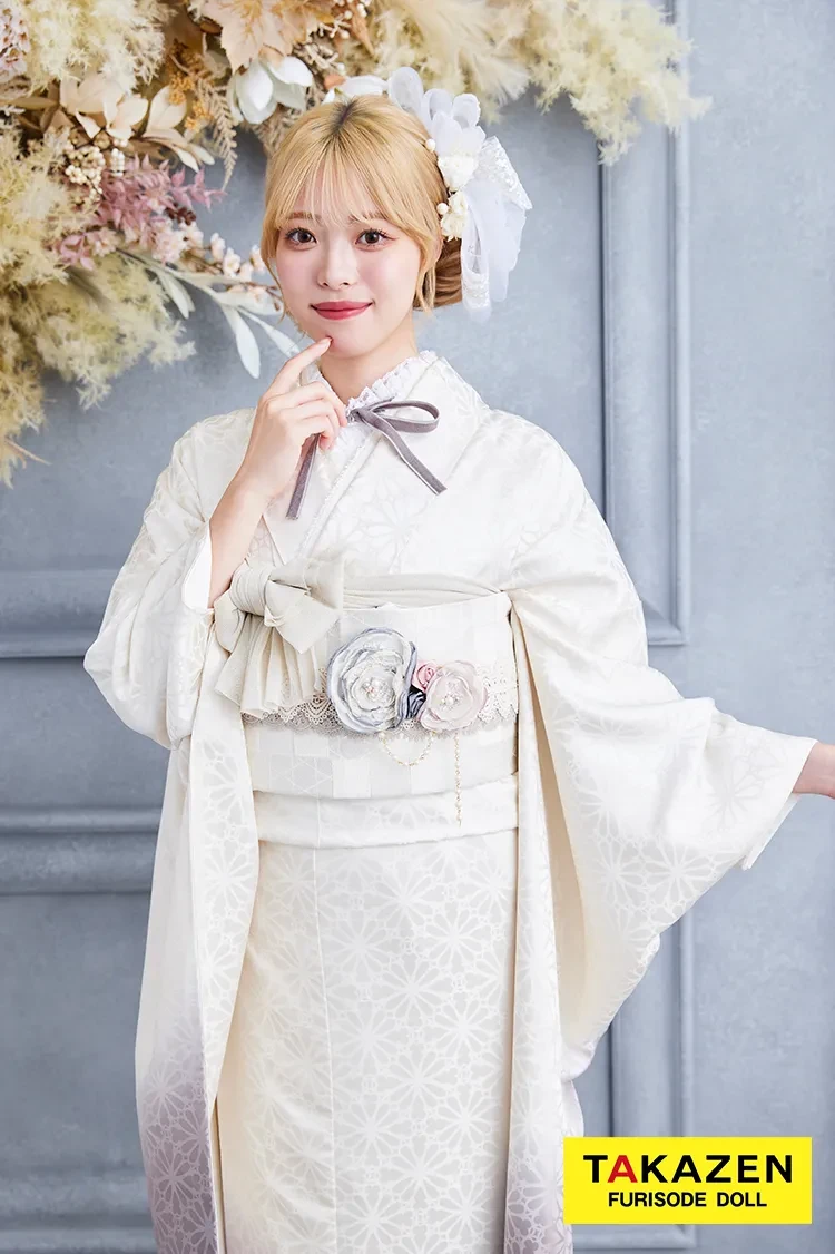 TAKAZENのレンタル振袖 安い!くすみカラーエレガント 白/グレー/ニュアンスカラー 九重×中村里砂ブランド振袖 シンプル 無地振袖 グラデーション【通販可】24016